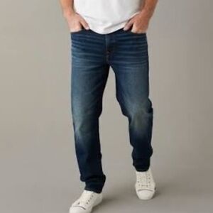 AMERICAN EAGLE Air-Flex Straight Jeans